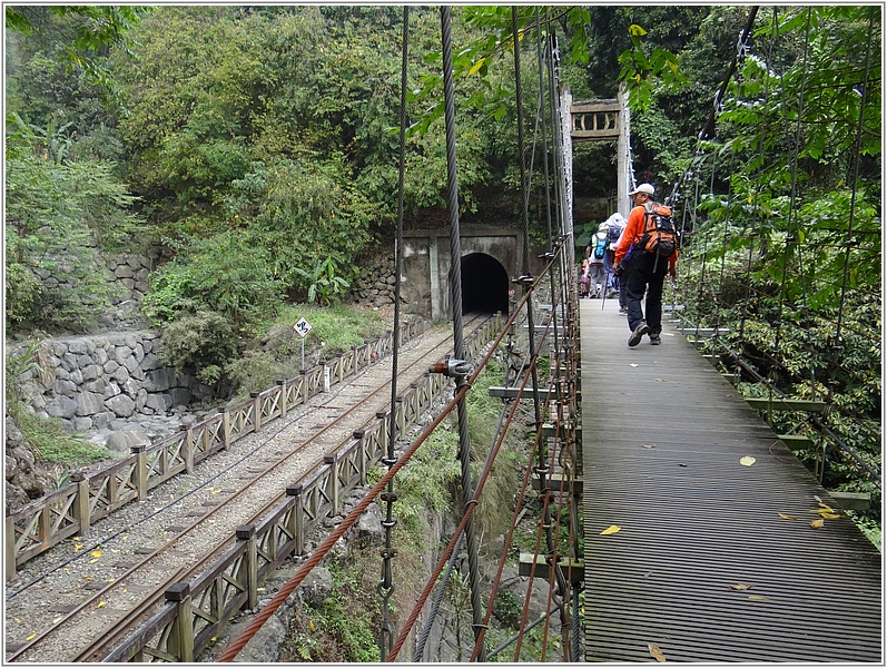 2015-03-23 09-39-10走在獨立山步道.JPG